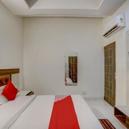 Oyo 78981 The Diamond Nest Noida Eksteriør billede