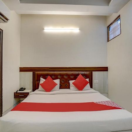 Oyo 78981 The Diamond Nest Noida Eksteriør billede