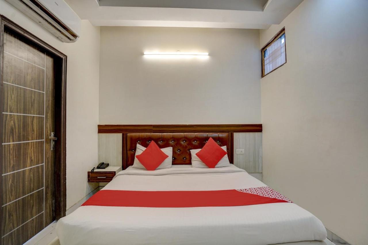 Oyo 78981 The Diamond Nest Noida Eksteriør billede