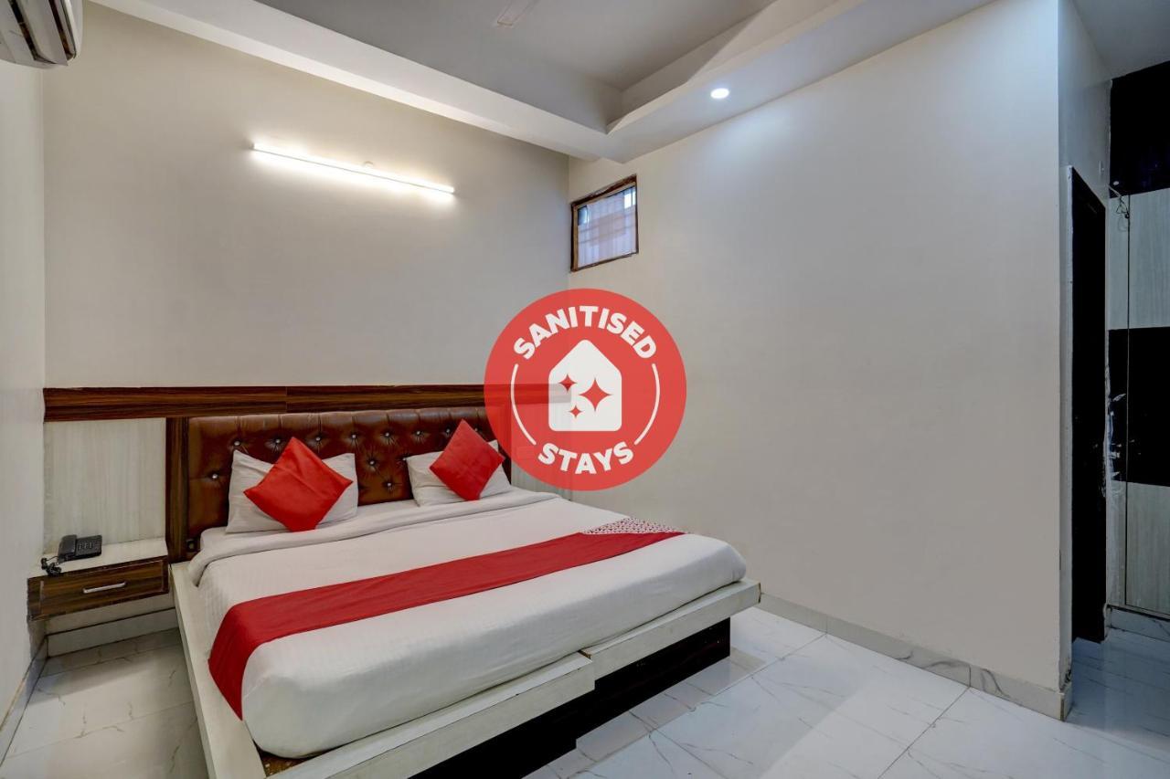 Oyo 78981 The Diamond Nest Noida Eksteriør billede