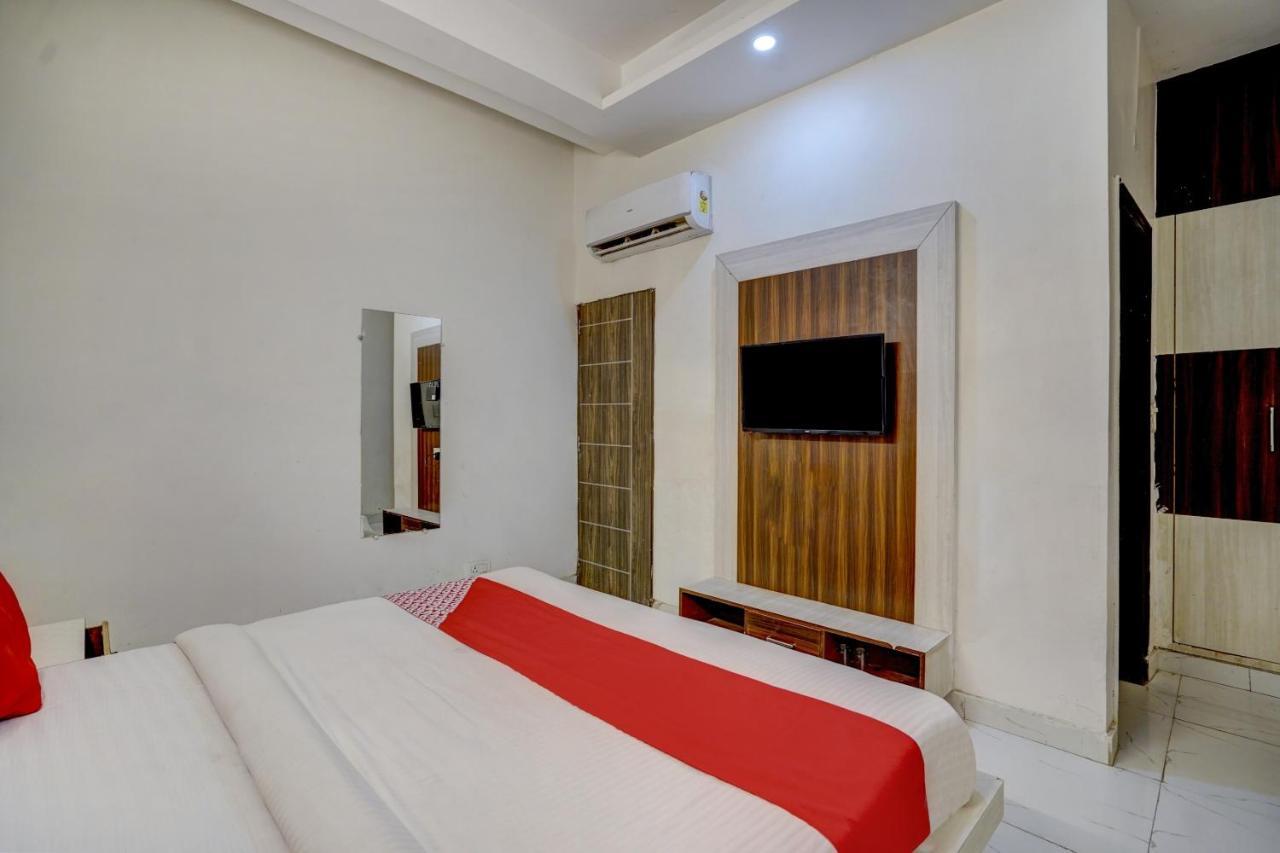 Oyo 78981 The Diamond Nest Noida Eksteriør billede