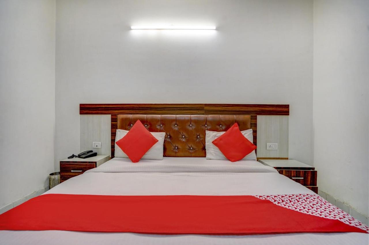 Oyo 78981 The Diamond Nest Noida Eksteriør billede