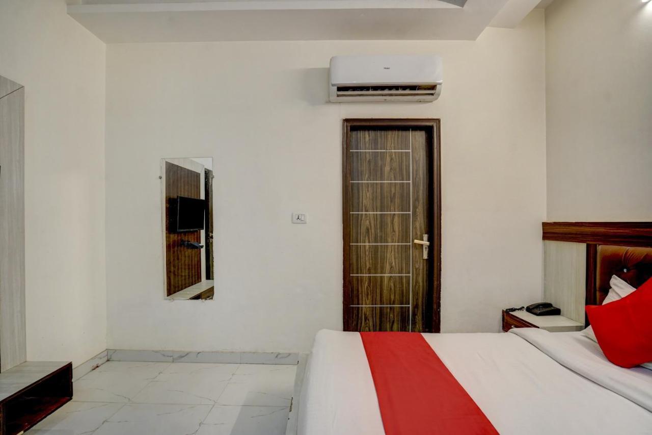 Oyo 78981 The Diamond Nest Noida Eksteriør billede