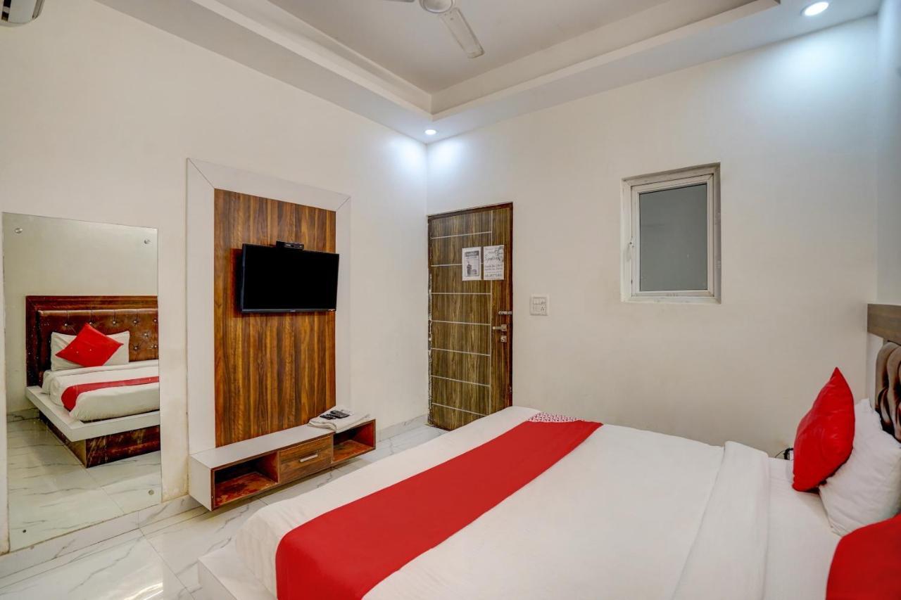 Oyo 78981 The Diamond Nest Noida Eksteriør billede