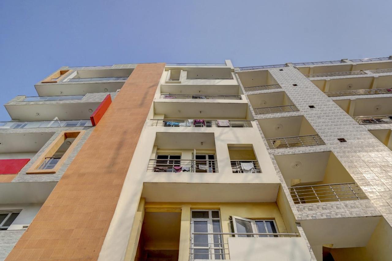 Oyo 78981 The Diamond Nest Noida Eksteriør billede