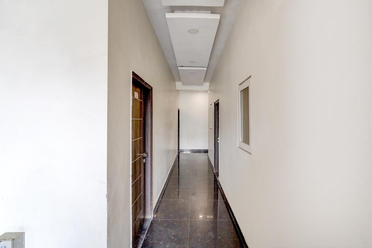 Oyo 78981 The Diamond Nest Noida Eksteriør billede
