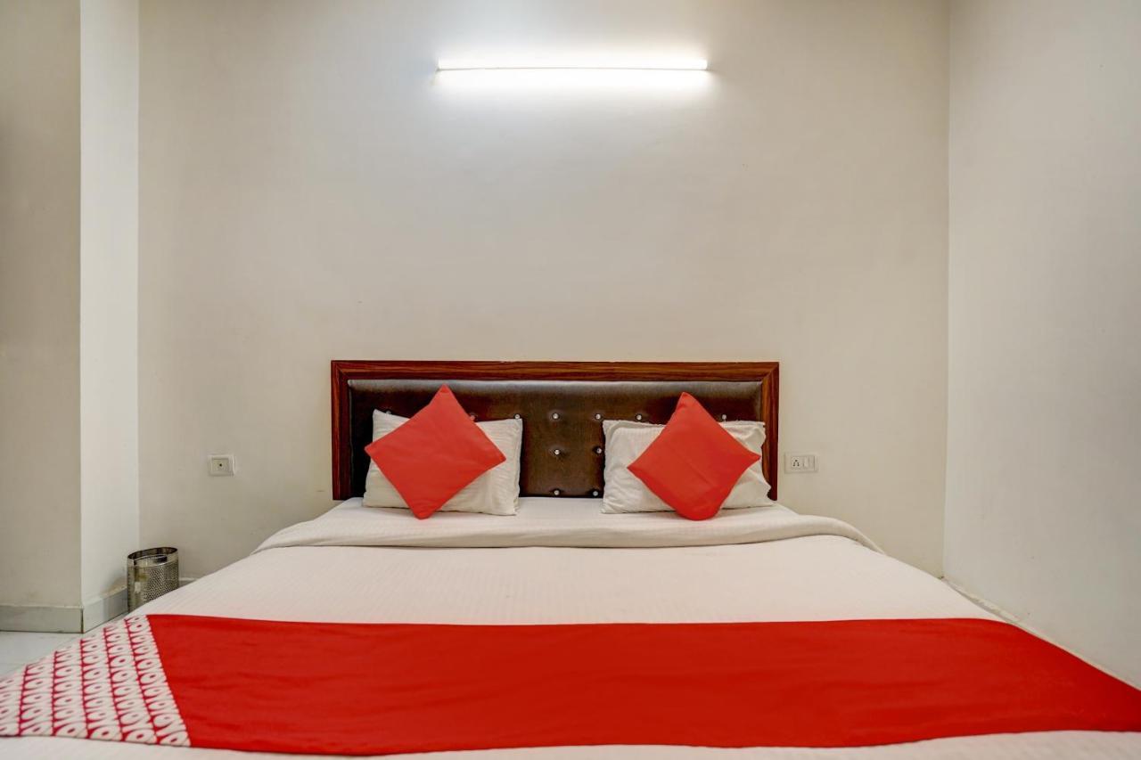 Oyo 78981 The Diamond Nest Noida Eksteriør billede